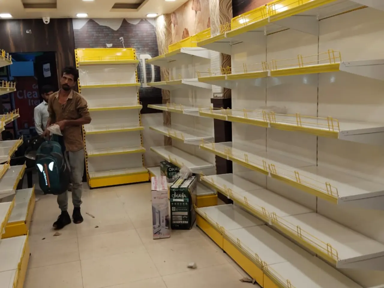 625894806_Retail racks  installation danapur, bihar3.webp